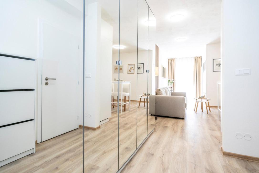 Alure Residences 2 & 24H Self Check-In, Parking In The Garage In The Apartment Building Included, New Building, Terrace, Green Location With A Forest Park With A Lake, Children'S Playground 班斯卡-比斯特里察 外观 照片