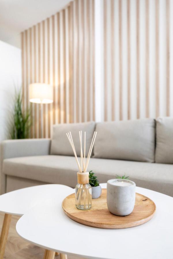 Alure Residences 2 & 24H Self Check-In, Parking In The Garage In The Apartment Building Included, New Building, Terrace, Green Location With A Forest Park With A Lake, Children'S Playground 班斯卡-比斯特里察 外观 照片